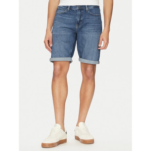 Calvin Klein Szorty jeansowe K10K114075 Niebieski Slim Fit ze sklepu MODIVO w kategorii Spodenki męskie - zdjęcie 182658449