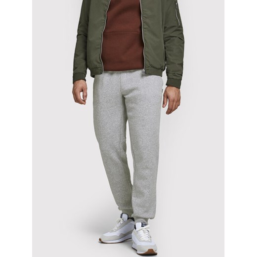 Jack&Jones Spodnie dresowe Gordon 12195726 Szary Regular Fit ze sklepu MODIVO w kategorii Spodnie męskie - zdjęcie 182658917