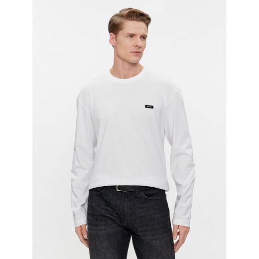 Calvin Klein Longsleeve K10K111847 Biały Regular Fit ze sklepu MODIVO w kategorii T-shirty męskie - zdjęcie 182659175