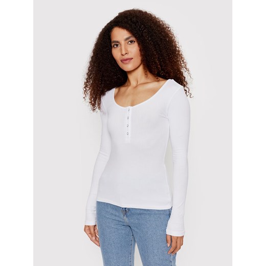 Pieces Bluzka Kitte 17101437 Biały Slim Fit ze sklepu MODIVO w kategorii Bluzki damskie - zdjęcie 182659868