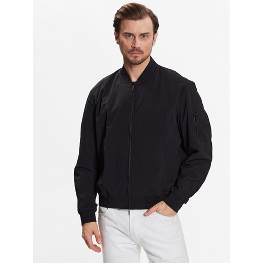Calvin Klein Kurtka bomber Matt Crinkle Hero Bomber K10K111021 Czarny Regular Fit ze sklepu MODIVO w kategorii Kurtki męskie - zdjęcie 182660019