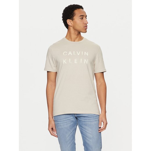 Calvin Klein T-Shirt K10K114156 Beżowy Regular Fit ze sklepu MODIVO w kategorii T-shirty męskie - zdjęcie 182660627