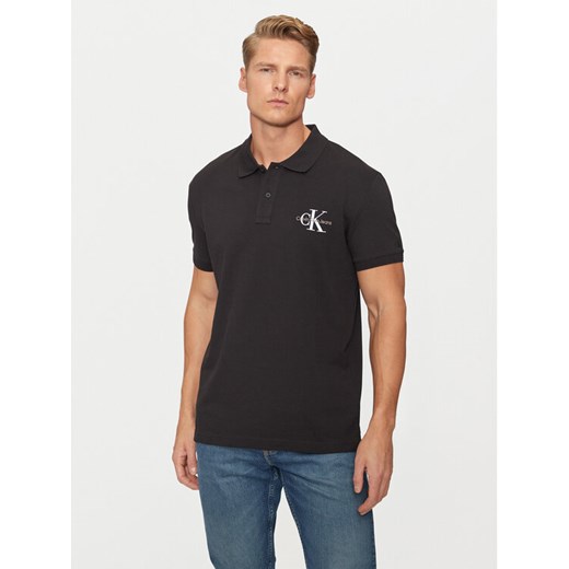 Calvin Klein Jeans Polo Monologo J30J325664 Czarny Regular Fit ze sklepu MODIVO w kategorii T-shirty męskie - zdjęcie 182661446