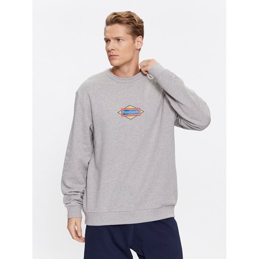 Reebok Bluza Sporting Goods IM1504 Szary Regular Fit ze sklepu MODIVO w kategorii Bluzy męskie - zdjęcie 182662286
