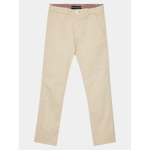 Guess Spodnie materiałowe Chino L3BB00 WFPMA Beżowy Regular Fit ze sklepu MODIVO w kategorii Spodnie chłopięce - zdjęcie 182663168