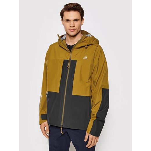 Nike Kurtka outdoor ASG Iceland CV0634 Brązowy Loose Fit ze sklepu MODIVO w kategorii Kurtki męskie - zdjęcie 182663275