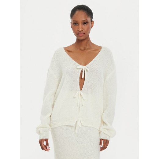 Kontatto Sweter 3M0194 Écru Regular Fit ze sklepu MODIVO w kategorii Swetry damskie - zdjęcie 182663689