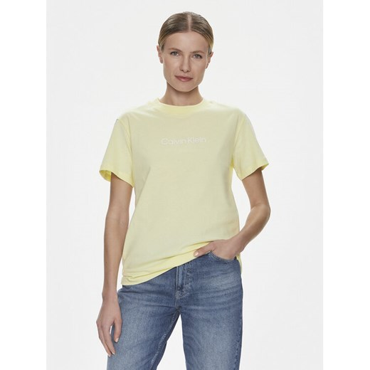 Calvin Klein T-Shirt Hero Logo K20K205448 Żółty Regular Fit ze sklepu MODIVO w kategorii Bluzki damskie - zdjęcie 182663788