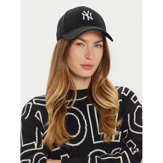 New Era Czapka z daszkiem Cosy New York Yankees 60565258 Czarny ze sklepu MODIVO w kategorii Czapki z daszkiem damskie - zdjęcie 182664089