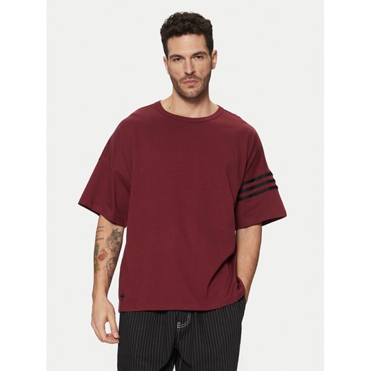 adidas T-Shirt Neuclassics JC9934 Czerwony Regular Fit ze sklepu MODIVO w kategorii T-shirty męskie - zdjęcie 182666707