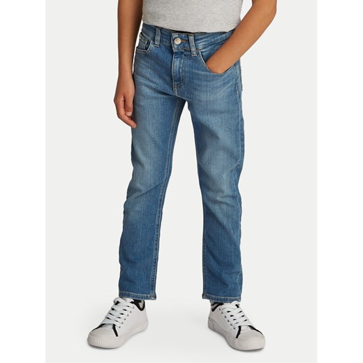 Calvin Klein Jeans Jeansy Essential IB0IB02306 Niebieski Relaxed Fit ze sklepu MODIVO w kategorii Spodnie chłopięce - zdjęcie 182666747
