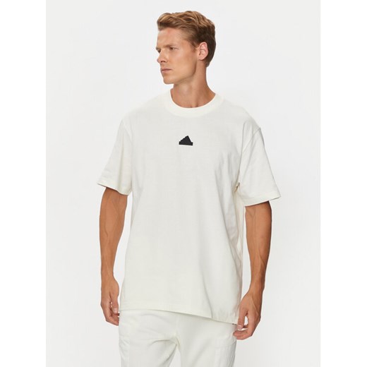 adidas T-Shirt Brand Love IX1321 Biały Loose Fit ze sklepu MODIVO w kategorii T-shirty męskie - zdjęcie 182667396