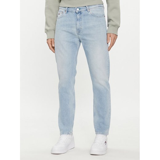 Tommy Jeans Jeansy Dad DM0DM18718 Niebieski Tapered Fit ze sklepu MODIVO w kategorii Jeansy męskie - zdjęcie 182667949