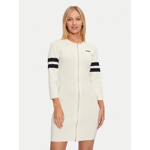 Guess Sukienka dzianinowa V4BK05 ZZ04U Écru Regular Fit ze sklepu MODIVO w kategorii Sukienki - zdjęcie 182669186