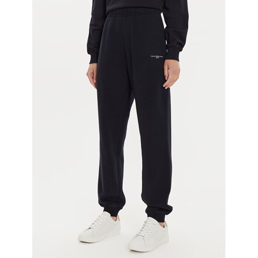 Tommy Hilfiger Spodnie dresowe WW0WW42883 Granatowy Regular Fit ze sklepu MODIVO w kategorii Spodnie damskie - zdjęcie 182669305