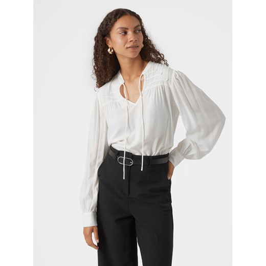 Vero Moda Bluzka Bumpy 10300602 Biały Regular Fit ze sklepu MODIVO w kategorii Bluzki damskie - zdjęcie 182670545