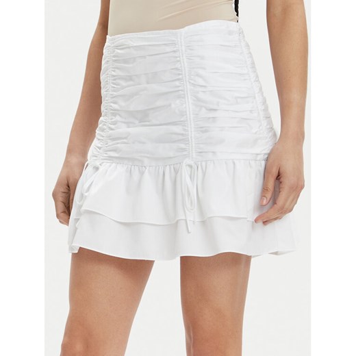 Guess Spódnica mini Zoe W4GD86 WAF10 Biały Flare Fit ze sklepu MODIVO w kategorii Spódnice - zdjęcie 182670587
