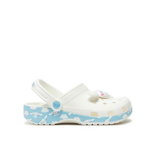 Crocs Klapki Classic Cinnamoroll Clog 210343 Biały ze sklepu MODIVO w kategorii Klapki męskie - zdjęcie 182670656