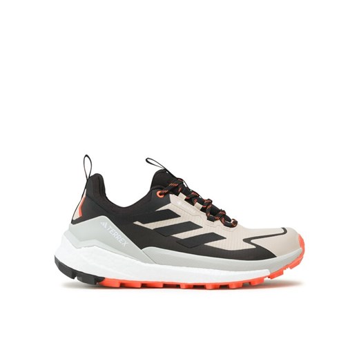 adidas Trekkingi Terrex Free Hiker 2.0 Low GORE-TEX Hiking Shoes IG5459 Beżowy ze sklepu MODIVO w kategorii Buty trekkingowe męskie - zdjęcie 182670806