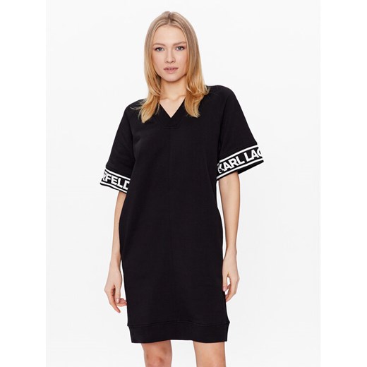 KARL LAGERFELD Sukienka dzianinowa Logo 225W1356 Czarny Relaxed Fit ze sklepu MODIVO w kategorii Sukienki - zdjęcie 182670856