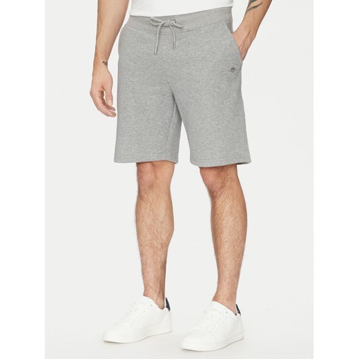 Gant Szorty sportowe Shield 2009027 Szary Regular Fit ze sklepu MODIVO w kategorii Spodenki męskie - zdjęcie 182670857