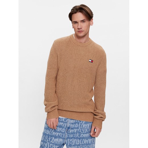 Tommy Jeans Sweter Tonal Xs Badge DM0DM17776 Beżowy Regular Fit ze sklepu MODIVO w kategorii Swetry męskie - zdjęcie 182671437