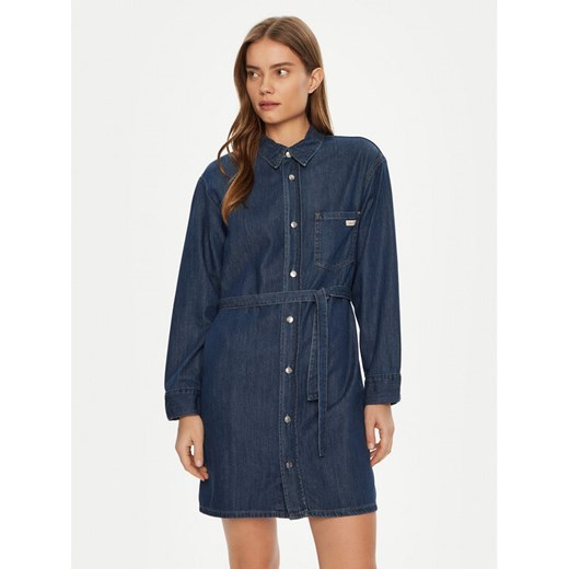 Calvin Klein Jeans Sukienka jeansowa J20J225008 Granatowy Regular Fit ze sklepu MODIVO w kategorii Sukienki - zdjęcie 182672105