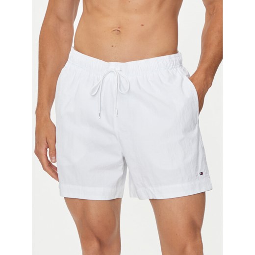 Tommy Hilfiger Szorty kąpielowe UM0UM03280 Biały Regular Fit ze sklepu MODIVO w kategorii Kąpielówki - zdjęcie 182672116