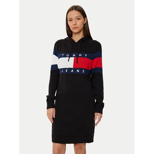 Tommy Jeans Sukienka dzianinowa DW0DW19470 Czarny Relaxed Fit ze sklepu MODIVO w kategorii Sukienki - zdjęcie 182672915