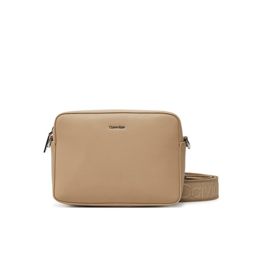 Calvin Klein Torebka Ck Must Small Camera Bag K60K613145 Beżowy ze sklepu MODIVO w kategorii Listonoszki - zdjęcie 182673006