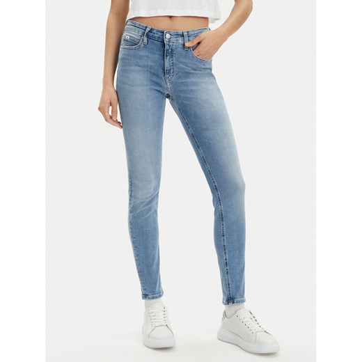 Calvin Klein Jeans Jeansy J20J221580 Niebieski Skinny Fit ze sklepu MODIVO w kategorii Jeansy damskie - zdjęcie 182673907