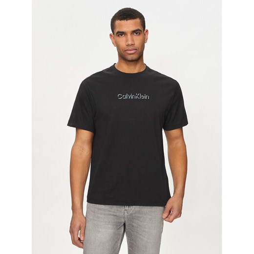 Calvin Klein T-Shirt Shadow Embosed Logo K10K113105 Czarny Regular Fit ze sklepu MODIVO w kategorii T-shirty męskie - zdjęcie 182674446