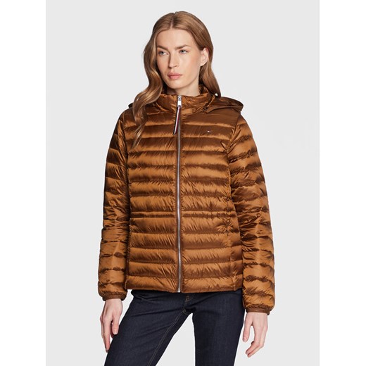 Tommy Hilfiger Kurtka puchowa Feminne WW0WW37264 Brązowy Regular Fit ze sklepu MODIVO w kategorii Kurtki damskie - zdjęcie 182674447