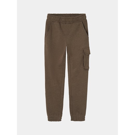 NAME IT Spodnie dresowe Varonto 13225029 Brązowy Regular Fit ze sklepu MODIVO w kategorii Spodnie chłopięce - zdjęcie 182674559