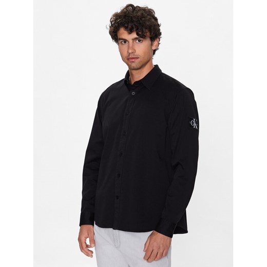 Calvin Klein Jeans Koszula J30J323255 Czarny Relaxed Fit ze sklepu MODIVO w kategorii Koszule męskie - zdjęcie 182674745