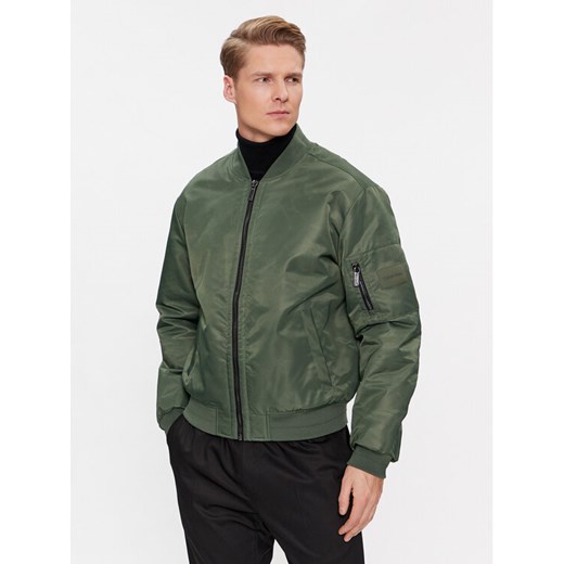 Calvin Klein Kurtka bomber Hero K10K109907 Zielony Regular Fit ze sklepu MODIVO w kategorii Kurtki męskie - zdjęcie 182674785
