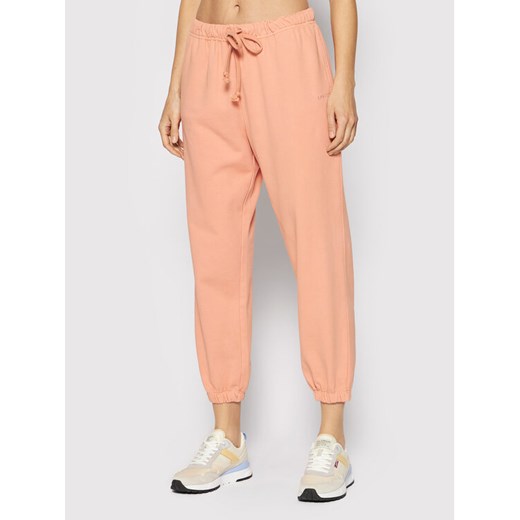 Levi's® Spodnie dresowe A0887-0006 Pomarańczowy Regular Fit ze sklepu MODIVO w kategorii Spodnie damskie - zdjęcie 182674787