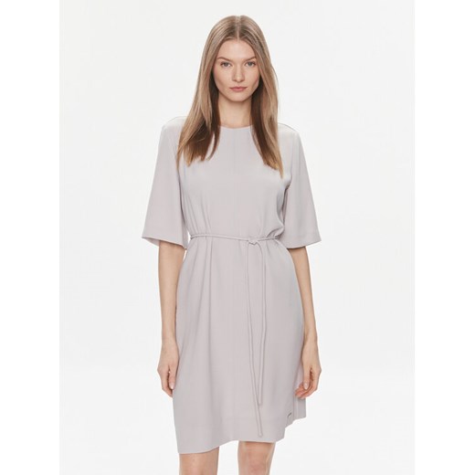 Calvin Klein Sukienka codzienna K20K206375 Szary Regular Fit ze sklepu MODIVO w kategorii Sukienki - zdjęcie 182675385