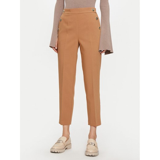 Lola Casademunt by Maite Spodnie materiałowe MF2414007 Brązowy Straight Fit ze sklepu MODIVO w kategorii Spodnie damskie - zdjęcie 182675908