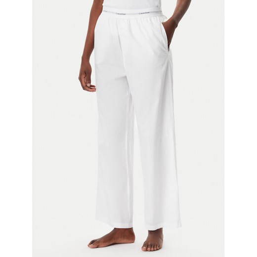 Calvin Klein Underwear Spodnie piżamowe LV00QS7410 Biały Regular Fit ze sklepu MODIVO w kategorii Piżamy damskie - zdjęcie 182676359