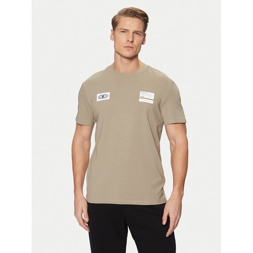 Guess T-Shirt Z5RI14 J1314 Beżowy Regular Fit ze sklepu MODIVO w kategorii T-shirty męskie - zdjęcie 182677098