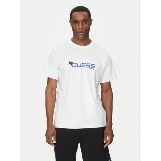 Guess T-Shirt F5GI06 I3Z14 Biały Regular Fit ze sklepu MODIVO w kategorii T-shirty męskie - zdjęcie 182677267