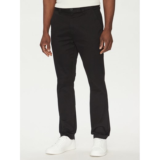 Tommy Jeans Chinosy Austin DM0DM20282 Czarny Slim Fit ze sklepu MODIVO w kategorii Spodnie męskie - zdjęcie 182677389