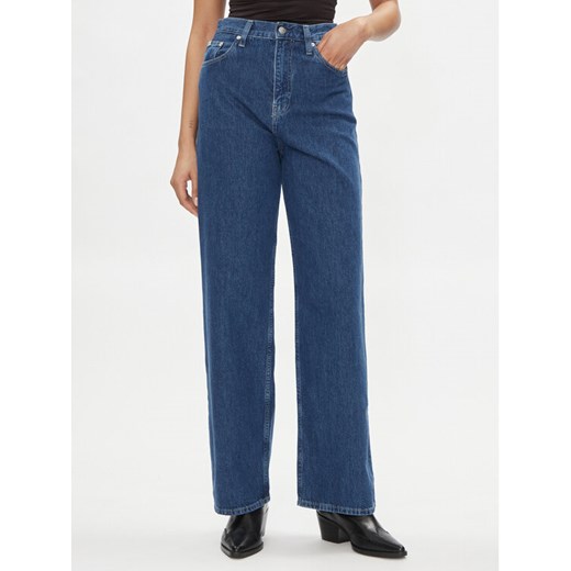 Calvin Klein Jeans Jeansy J20J223428 Granatowy Relaxed Fit ze sklepu MODIVO w kategorii Jeansy damskie - zdjęcie 182677616