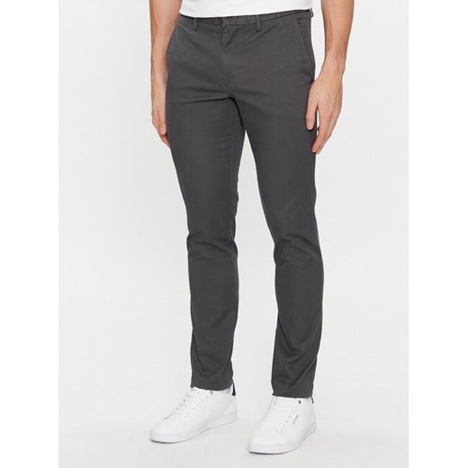 Tommy Hilfiger Chinosy Core Bleecker MW0MW28883 Szary Slim Fit ze sklepu MODIVO w kategorii Spodnie męskie - zdjęcie 182678329