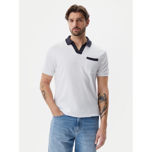 Guess Polo F5GP01 KC5Y1 Biały Regular Fit ze sklepu MODIVO w kategorii T-shirty męskie - zdjęcie 182679265