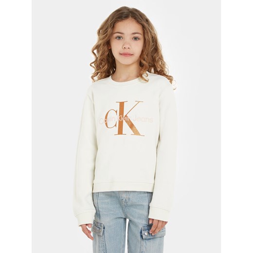 Calvin Klein Jeans Bluza Monogram IG0IG02207 Écru Regular Fit ze sklepu MODIVO w kategorii Bluzy dziewczęce - zdjęcie 182679655