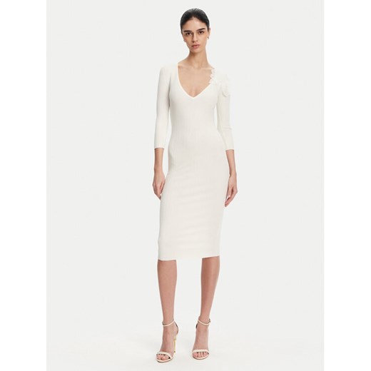 Elisabetta Franchi Sukienka dzianinowa AM-52B-51E2 Biały Slim Fit ze sklepu MODIVO w kategorii Sukienki - zdjęcie 182680169