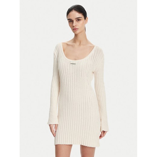 PINKO Sukienka dzianinowa 105301 A2N7 Écru Regular Fit ze sklepu MODIVO w kategorii Sukienki - zdjęcie 182680469