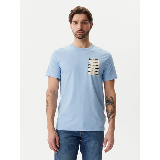 Calvin Klein Jeans T-Shirt Serif Box Graphic J30J327474 Błękitny Regular Fit ze sklepu MODIVO w kategorii T-shirty męskie - zdjęcie 182681068